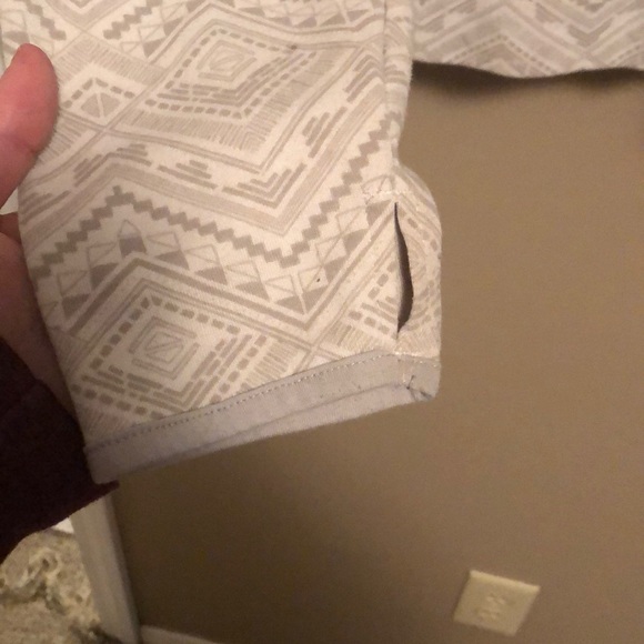 White Aztec pull over sweater - Picture 5 of 7